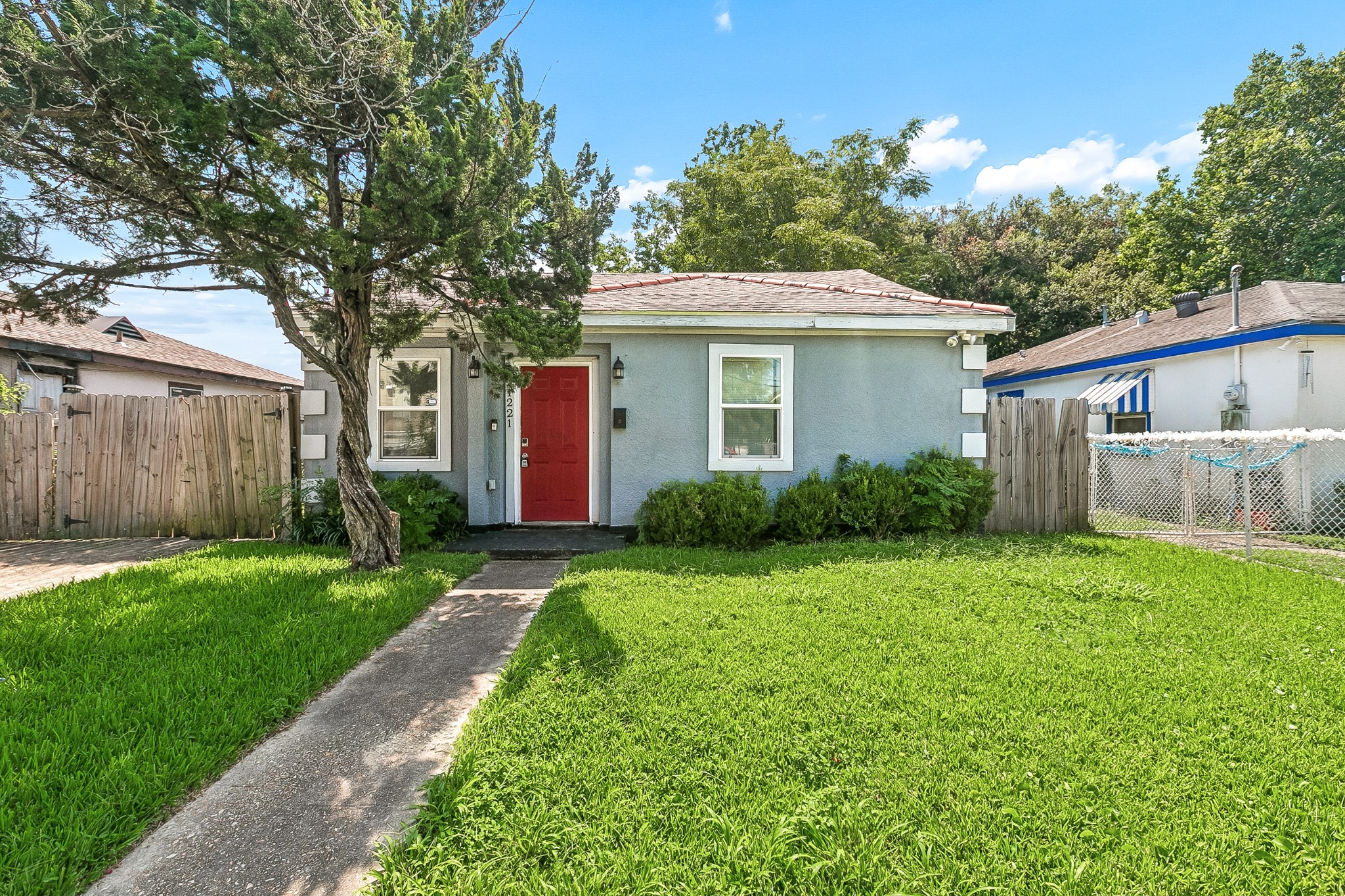 1221 Lamanche Street exterior